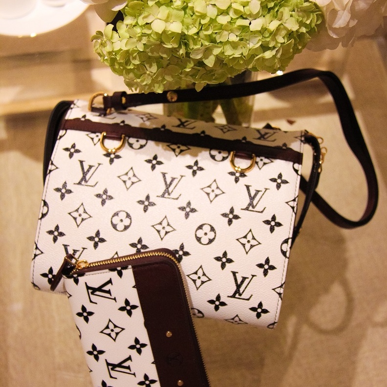 مجموعة حقائب لويس فيتون الجديدة في سنتريا مول 