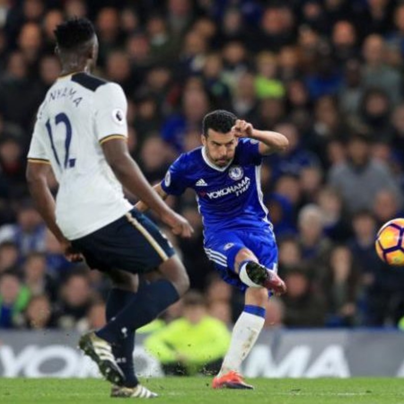 تشيلسي يحافظ على الصدارة الإنجليزية