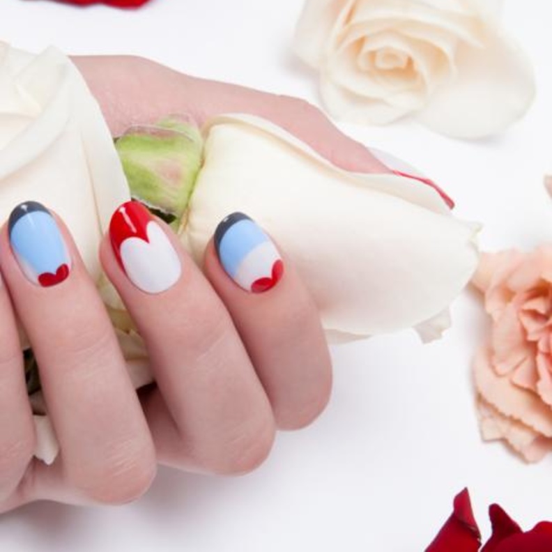 تصميم الأظافر مستوحى من  Red Queen 3 - GRAZIA