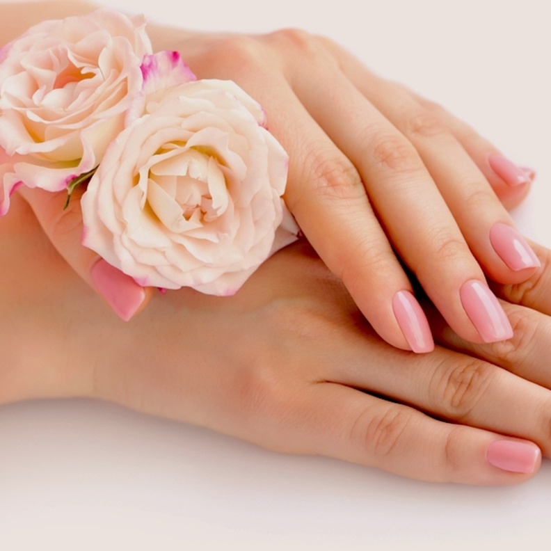 عصير الطماطم يساعد الاظافر على النمو