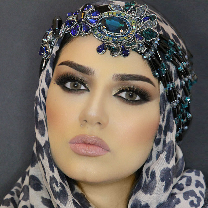 اسماء احترفت الكونتور في مكياجها 