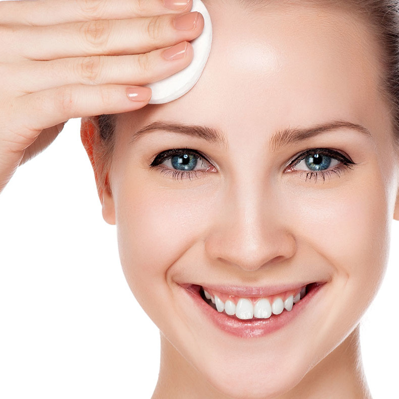 تعلمي كيفية تنظيف مسام البشرة