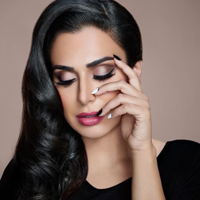 هدى بيوتي مكياج سموكي جذاب