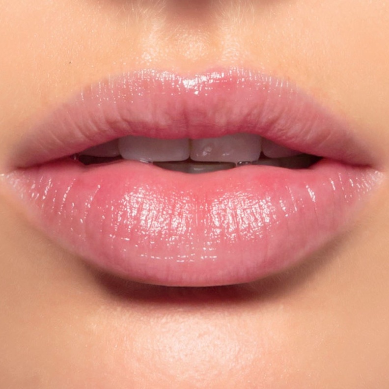 تمتعي بشفاه ناعمة بتطبيق بعض المواد الطبيعية