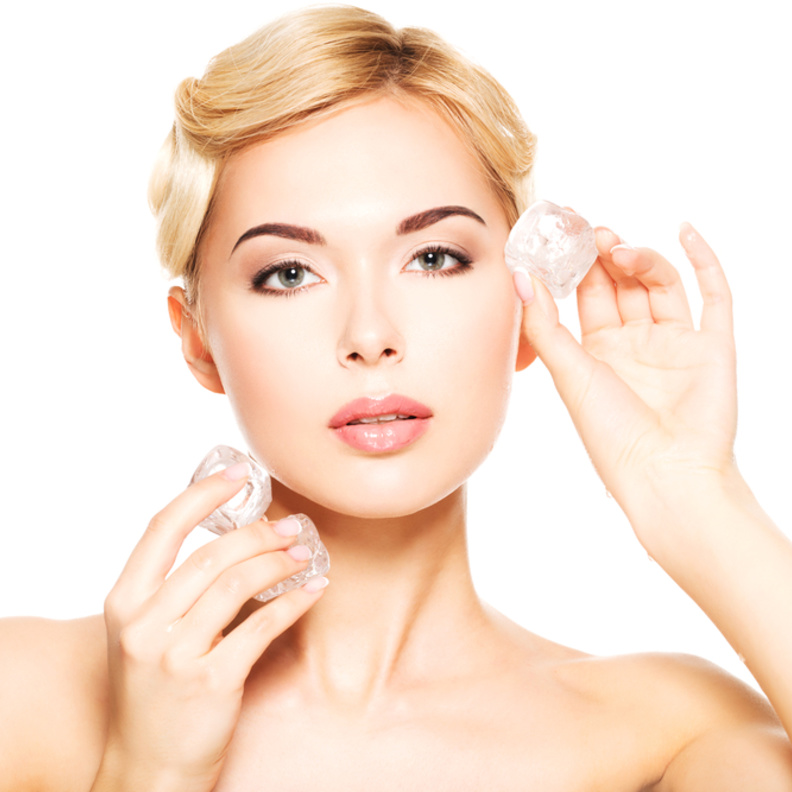 مكعبات الثلج من ماء الورد لبشرة نظيفة وناعمة