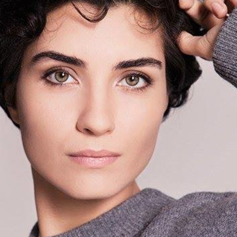 الممثلة التركية توبا بيوكستون 