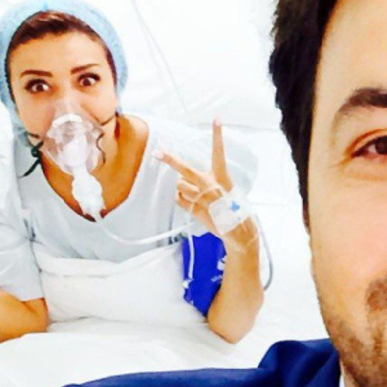  تيم حسن يلتقط صورة سلفي مع امل بوشوشة