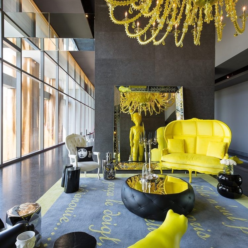 ثريا رائعة باللون الأصفر من تصميم المبدع فيليب ستارك 