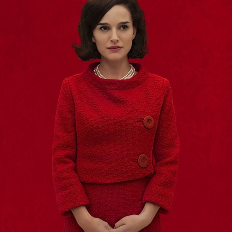 جاكي كينيدي تتألّق بساعة Piaget في فيلم جديد