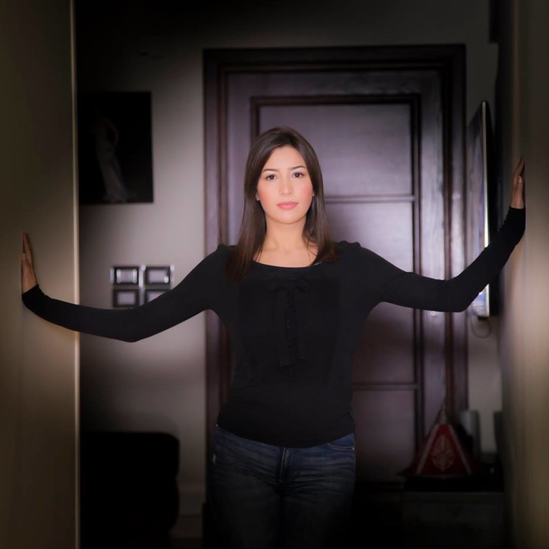 جنات تظره مع شقيقها