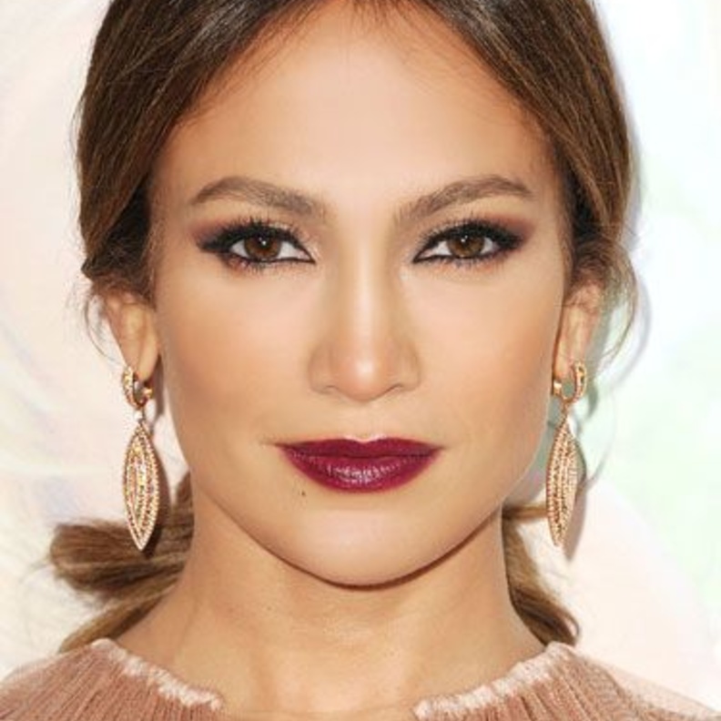 جنيفر لوبيز Jennifer Lopezتختار اجمل الوان احمر الشفاه المخملية