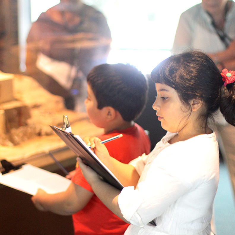 ورش عمل تعليمية في مخيم إجازة سعيدة الصيفي للأطفال