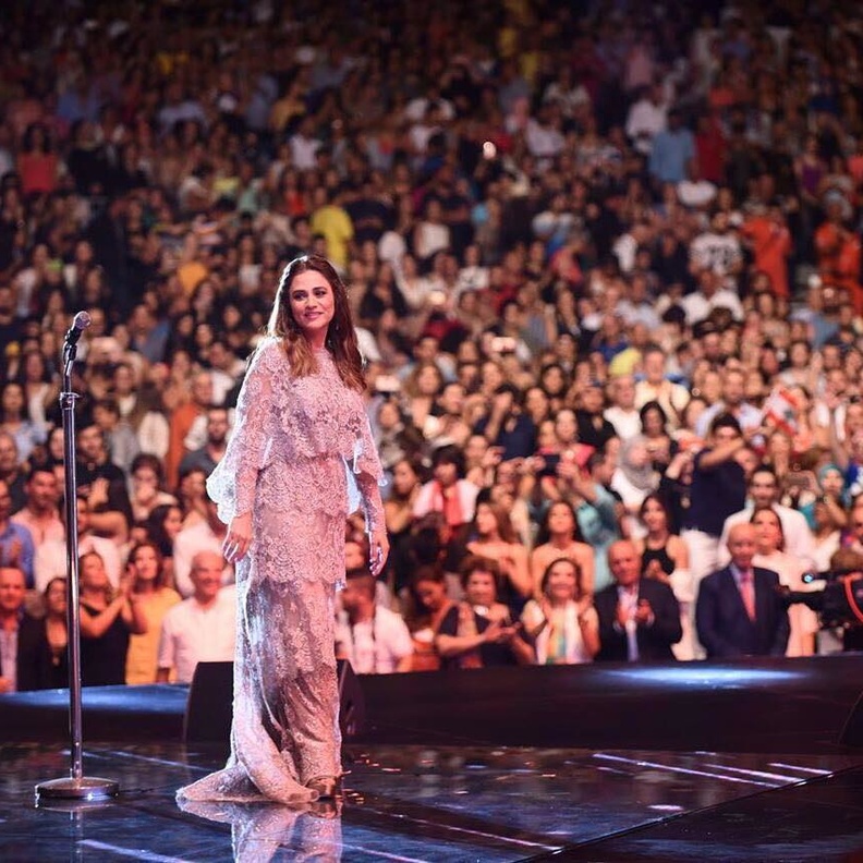 جوليا بطرس تطرب 9000 الالف شخص