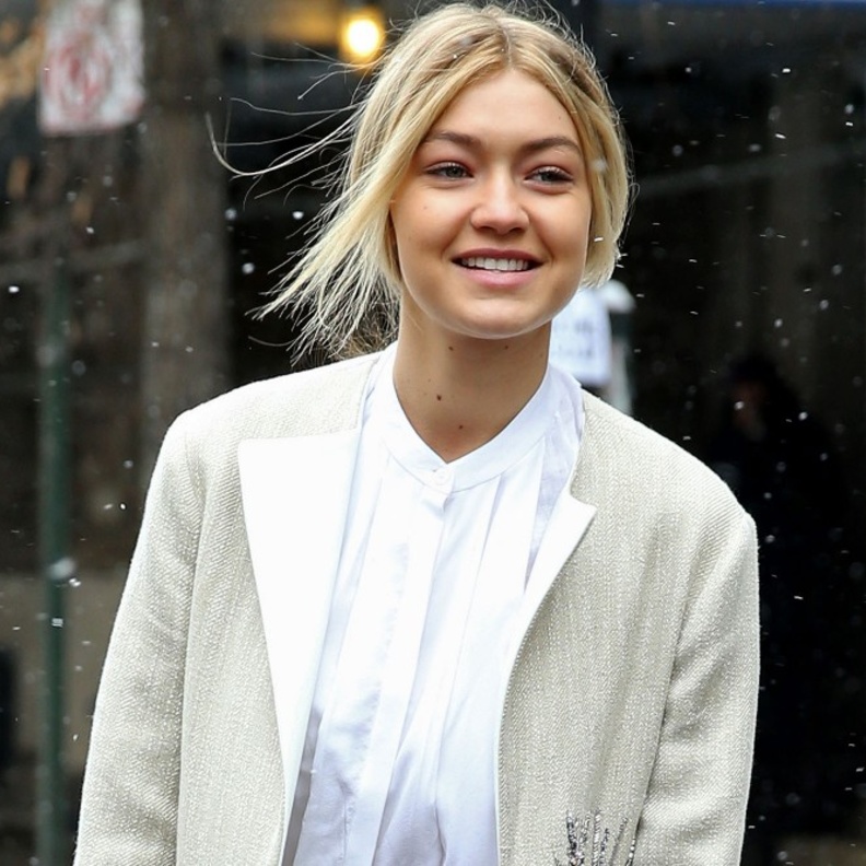 جيجي حديد تبكي سعادة بسبب!!