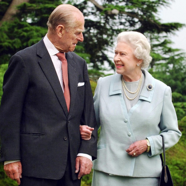 حب من النظرة الأولى بين الملكة إليزابيث والأمير فيليب