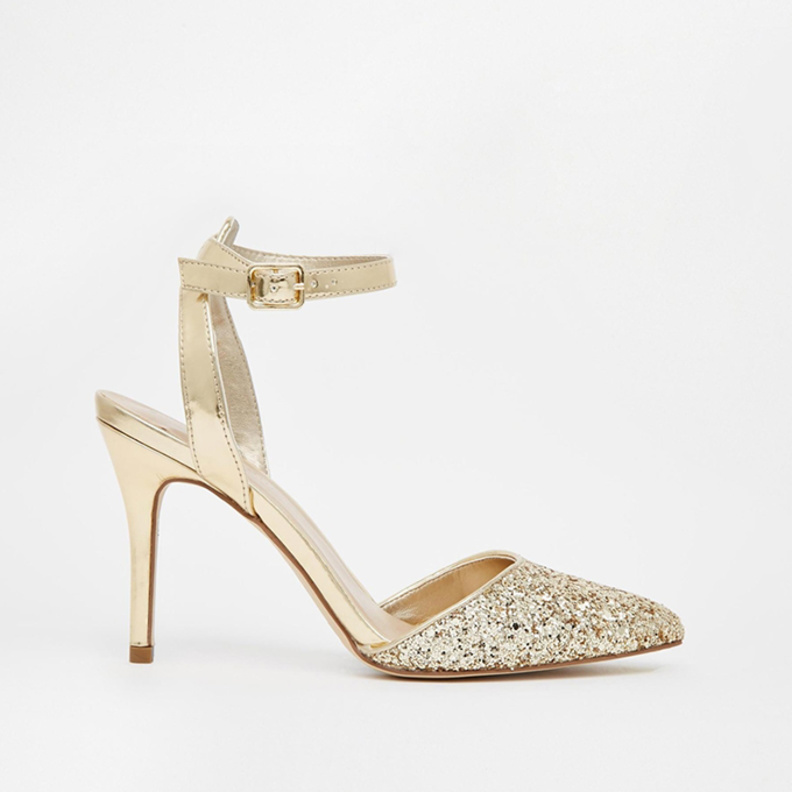 حذاء باللون الذهبي من Asos