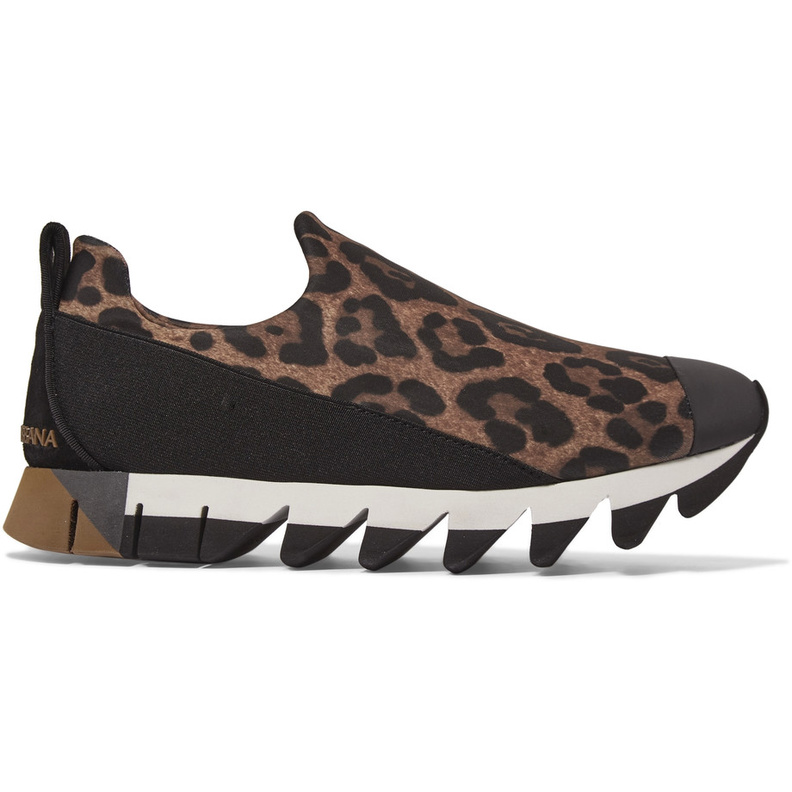 حذاء رياضي من نقشة جلد النمر من دولتشي اند غابانا