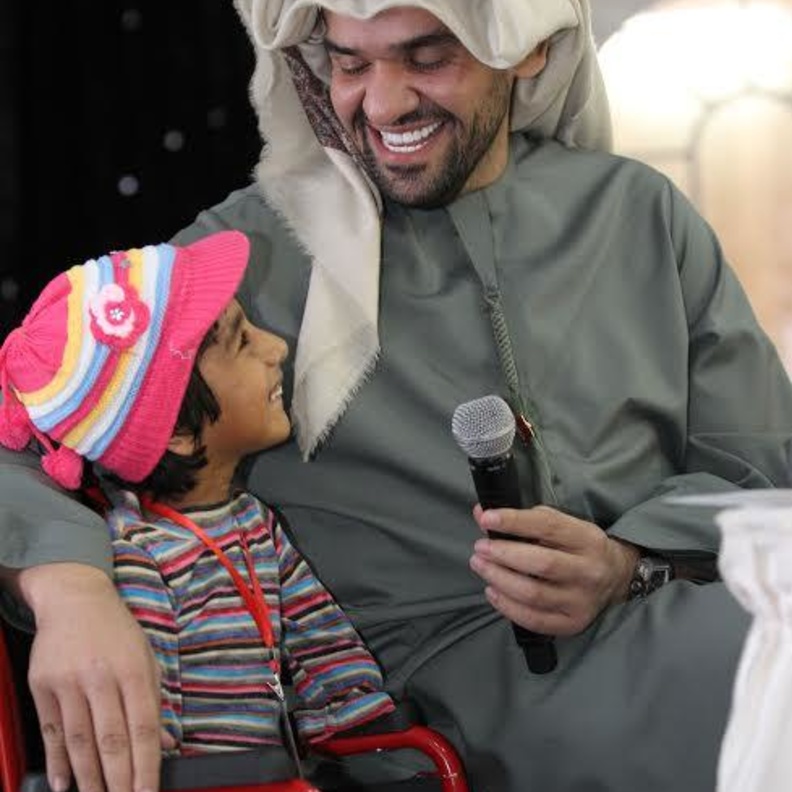  حسين الجسمي مع اطفال الامل