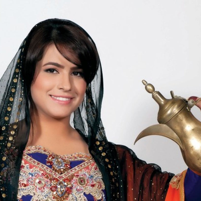 الاعلامية حصة الفلاسي في الشارة