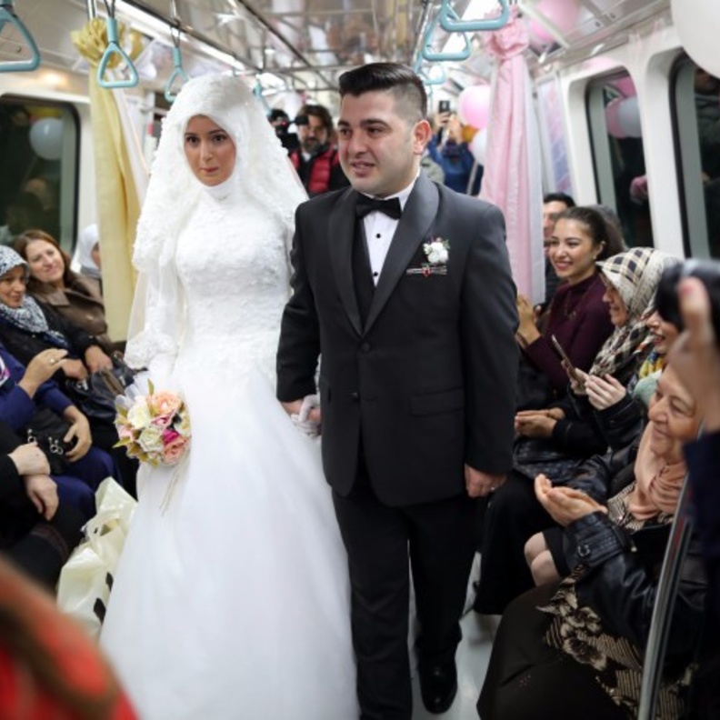 اول حفل زفاف في مترو الأنفاق بإسطنبول