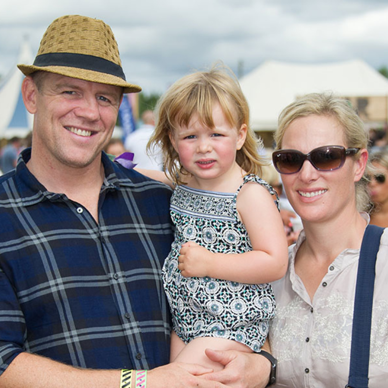 حفيدة ابنة ملكة بريطانيا في نزهة عائلية