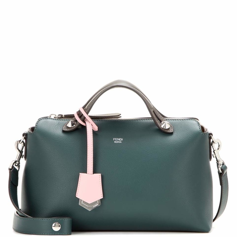 حقيبة باللون الزيتي من فاندي FENDI