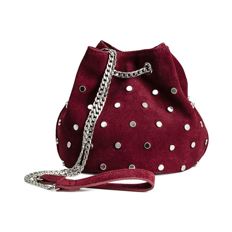 حقيبة من المخمل الأحمر