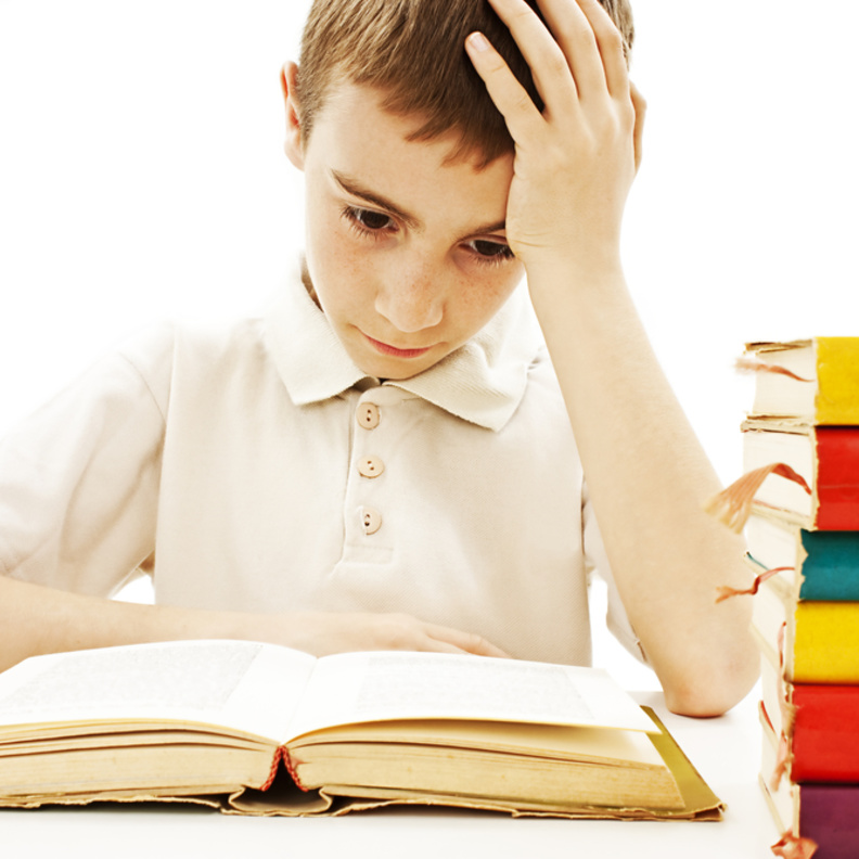 حلول فعالة للتغلب على صعوبات القراءة لدى طفلكِ