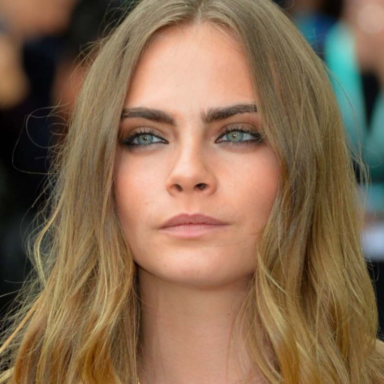 حواجب مناسبة لعيد الاضحى على طريقة كارا ديليفين Cara Delevingne