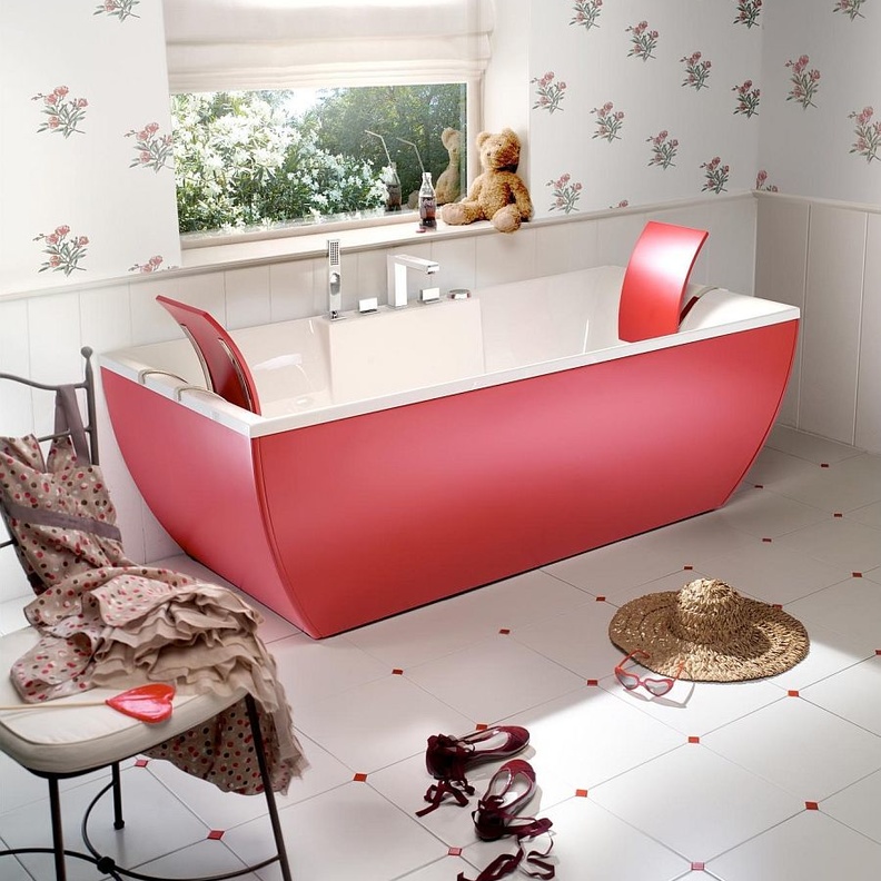 حوض استحمام باللون الأحمر مع مساند خاصة للرأس