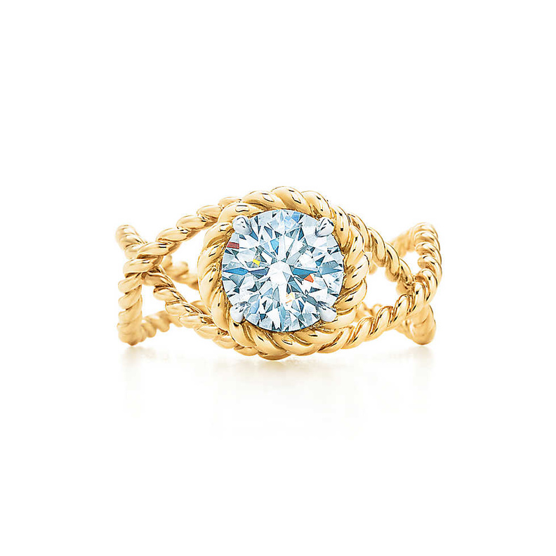 خاتم خطوبة من الذهب الاصفر وحجر الماس 