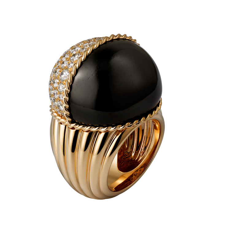 خاتم كارتييه من الذهب الوردي وحجر الجاد الأسود والماس