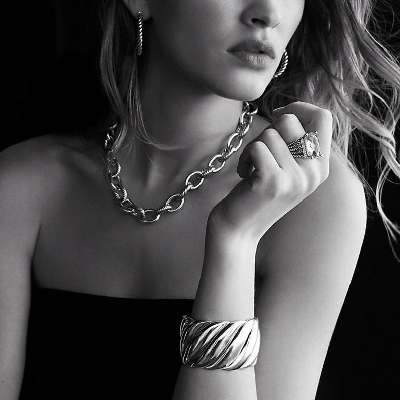 خاتم مزين بحجر كبير العقيق الأسود