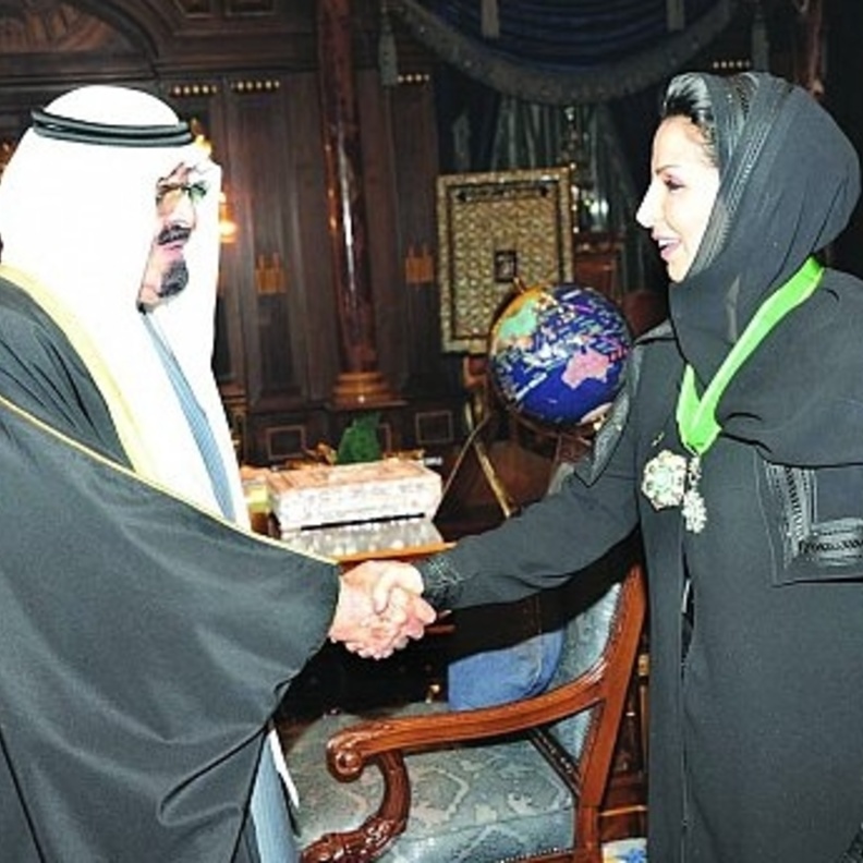 الدكتورة / خولة الكريّع