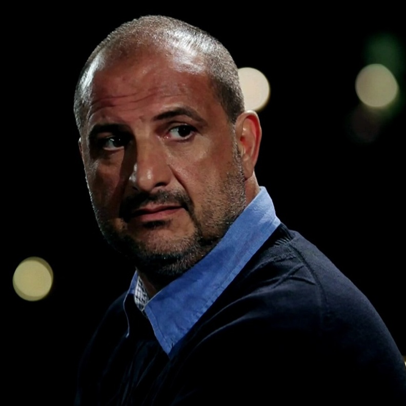 خالد الصاوي يطلب الدعاء لنادية لطفي