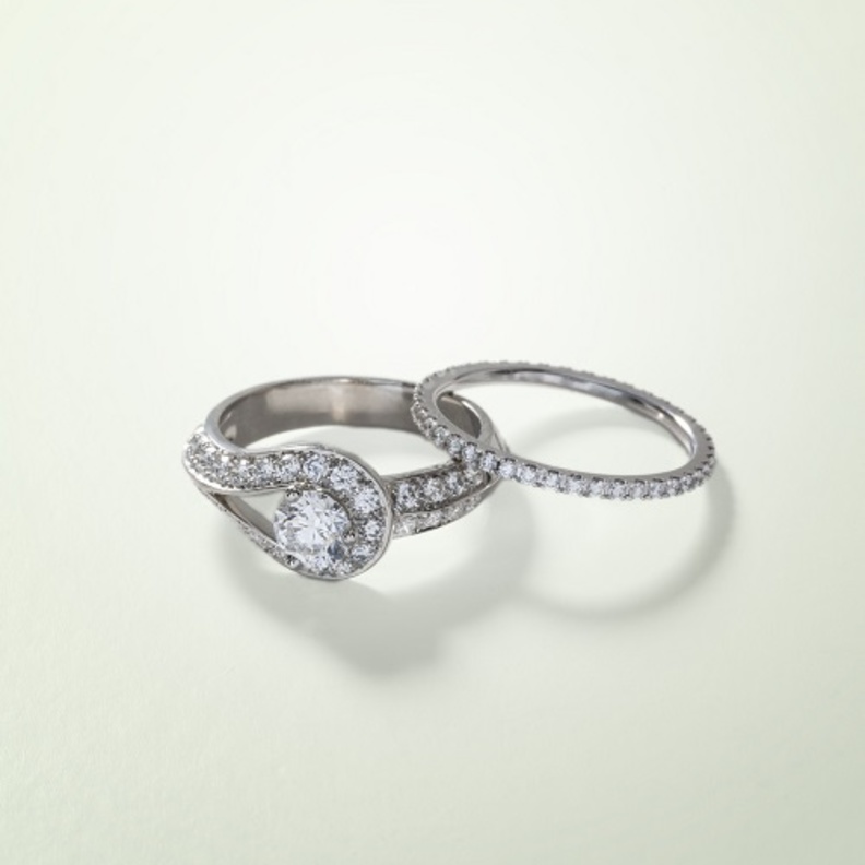 خاتم زفاف فيليسيتي Felicite من تصميم فان كليف أند آربلز بالذهب الأصفر 