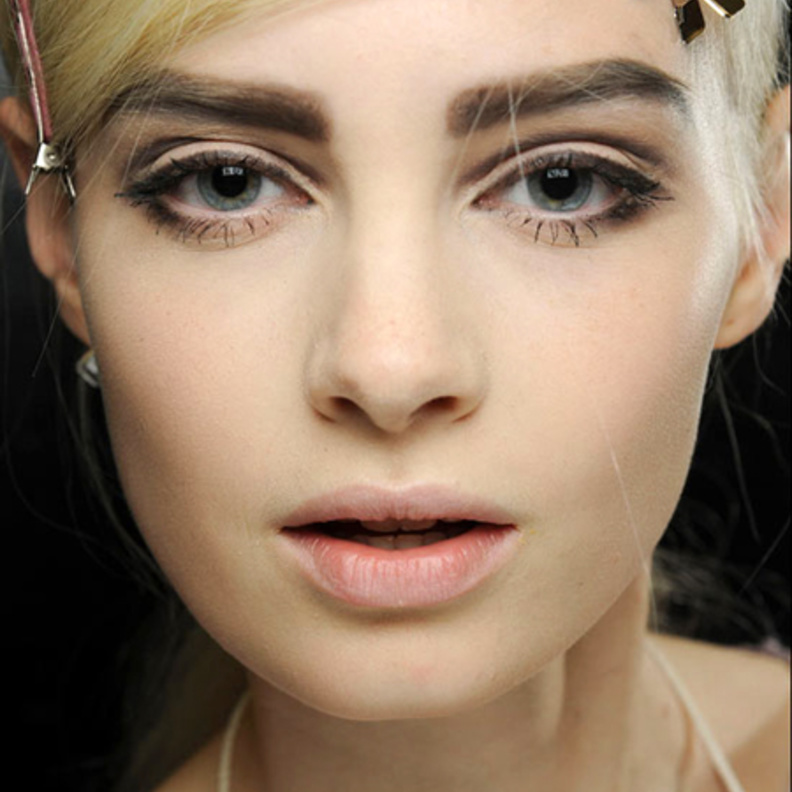 خلطات من الزيوت لتكثيف الحواجب