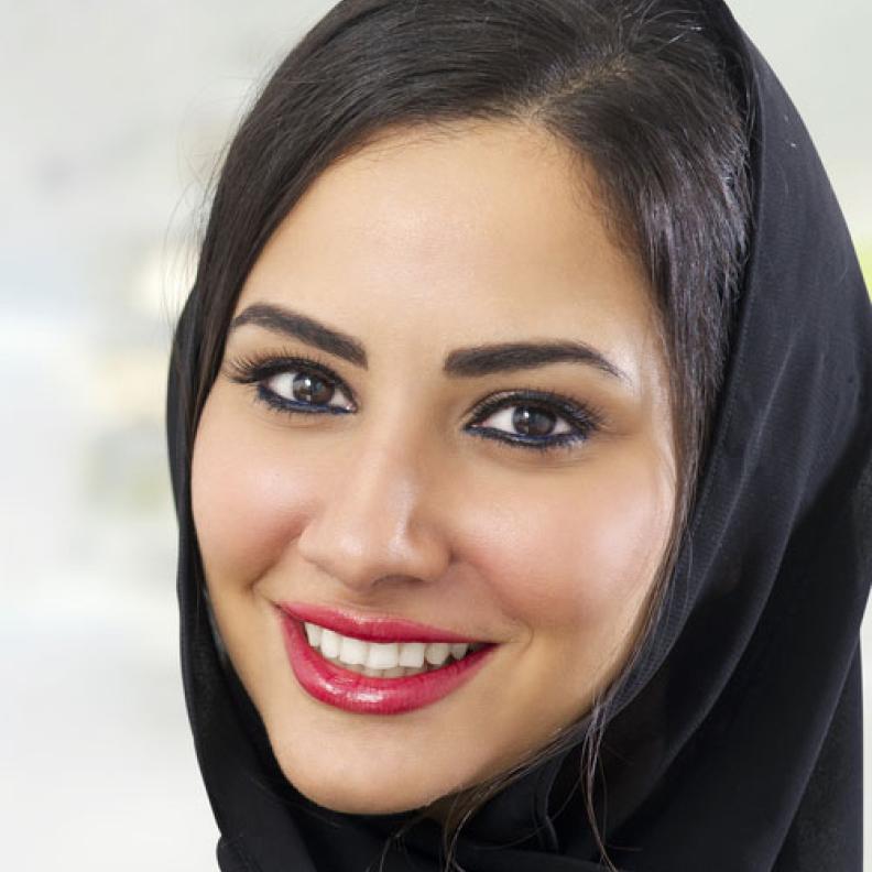 خيوط برونزية تليق بالمرأة المحجّبة