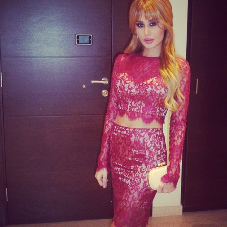  داليدا في فستان من الدانتيل