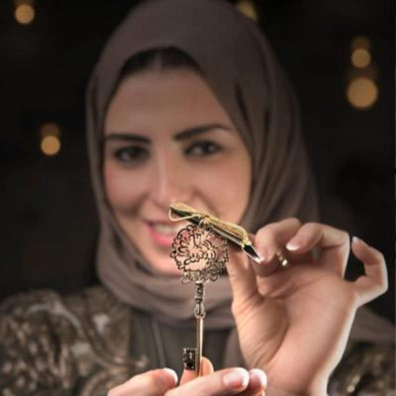 دانه العلمي تعرض إحدى تصاميمها