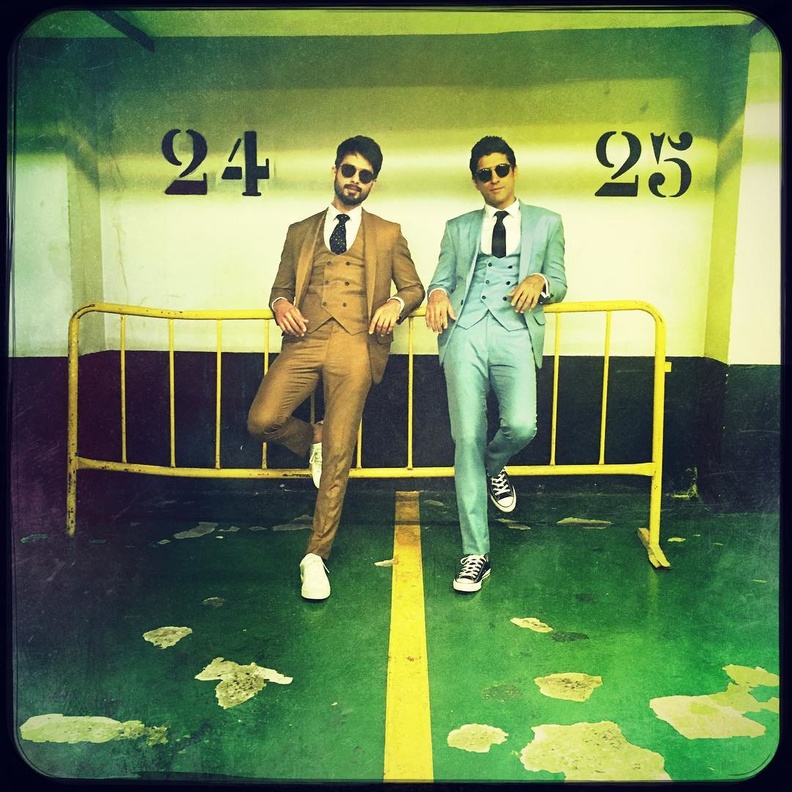 شاهيد كابور وفرحان اختر يدخلان حفل IIFA 2016 بحمارين