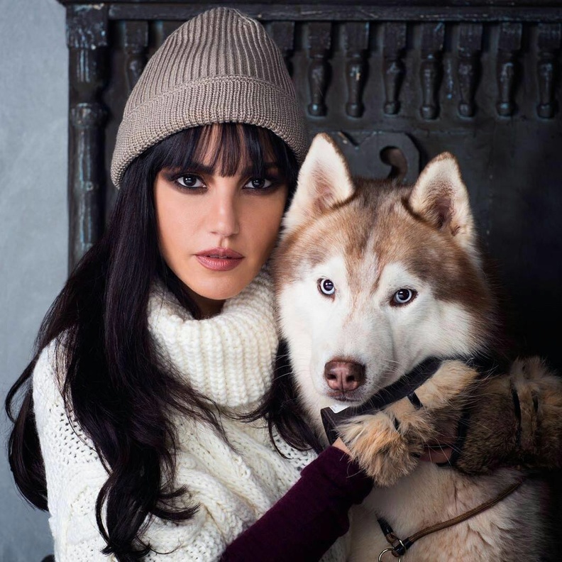 أحلام استقبلت العام الجديد مع كلب 