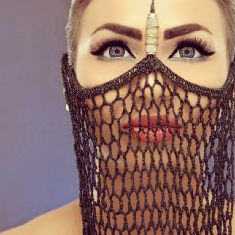 دوللي شاهين رفعت الراية البيضاء مبكرا