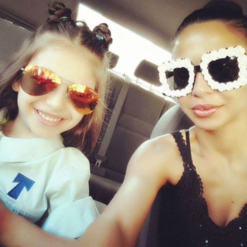 دوللى شاهين وابنتها