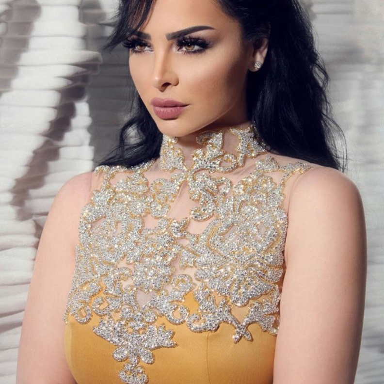 ديانا كرازون تتبرأ من خطيبها الاول