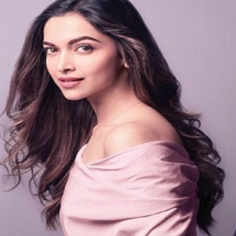  Deepika Padukone ديبيكا بادوكون اول نجمة هندية سفيرة لشركة طيران