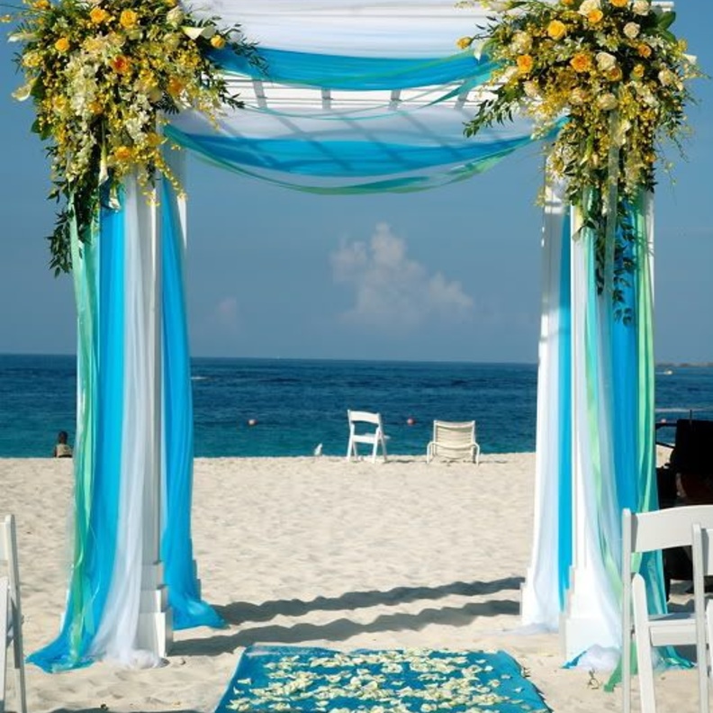 ديكور ازرق لزفاف الشاطىء