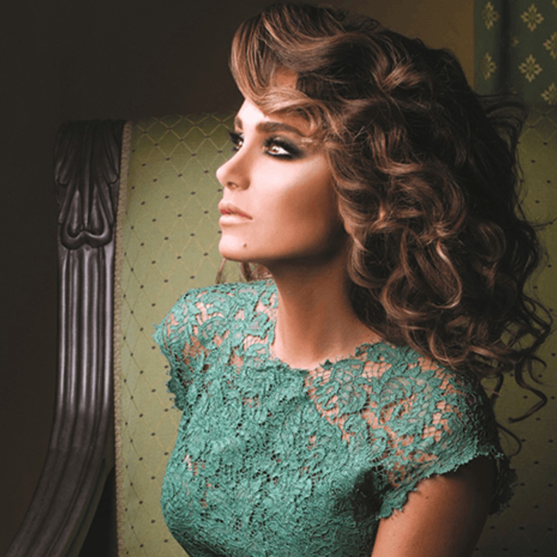 ديمة قندلفت تحتفل بطرح "كبريت"