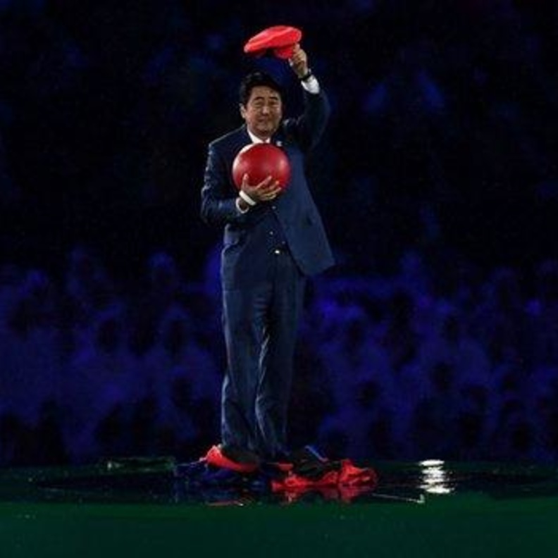 رئيس وزراء اليابان سوبر ماريو