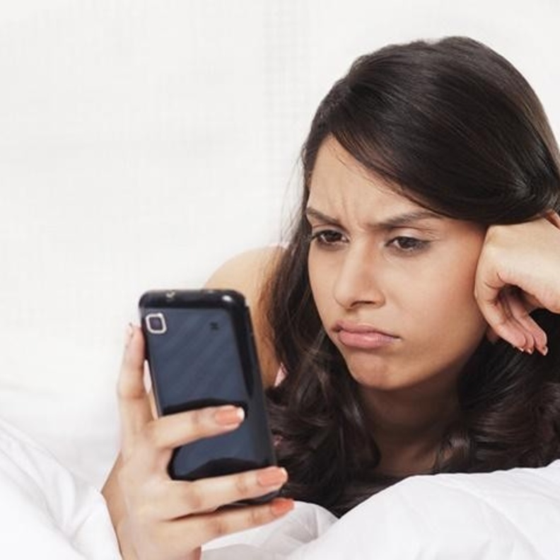 إدمان مواقع التواصل يؤثر على الصحة النفسية